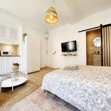 Le Robin With Ac & Charm * 앙티브