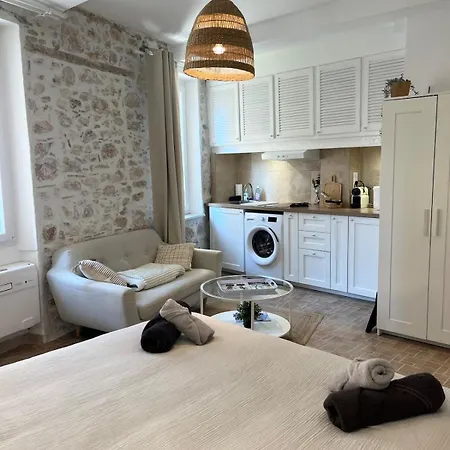 Le Robin With Ac & Charm 앙티브